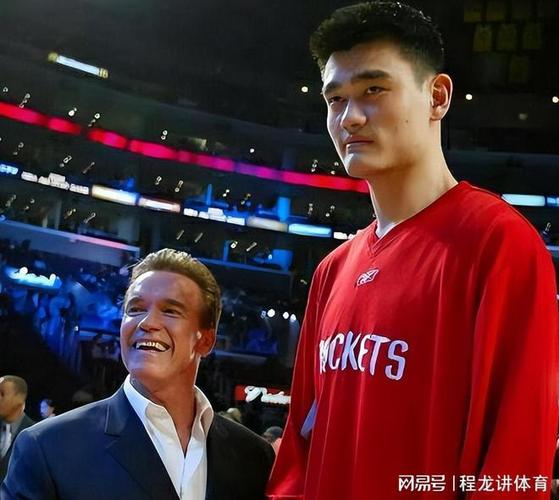 姚明为什么比科比早进名人堂,姚明为什么比科比早进名人堂了呢
